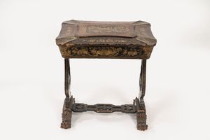 Tavolino da lavoro in lacca decorato a chinoiserie, secolo XIX  - Asta Incanti d'Arte - Associazione Nazionale - Case d'Asta italiane