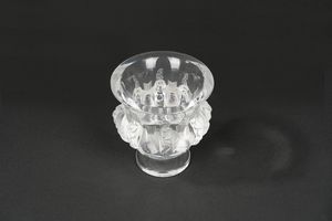 LALIQUE : Vaso in vetro modello Dampierre, anni '50 del Novecento  - Asta Incanti d'Arte - Associazione Nazionale - Case d'Asta italiane