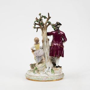 Gruppo scultoreo in porcellana policroma raffigurante scena galante, manifattura di Meissen secolo XIX  - Asta Incanti d'Arte - Associazione Nazionale - Case d'Asta italiane