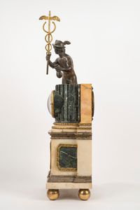 Importante pendola in marmo con Mercurio in bronzo a patina scura, Francia, secoli XVIII-XIX  - Asta Incanti d'Arte - Associazione Nazionale - Case d'Asta italiane