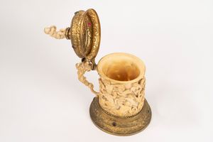 Scuola tedesca, secolo XIX : ☼ Tankard in avorio e metallo dorato  - Asta Incanti d'Arte - Associazione Nazionale - Case d'Asta italiane