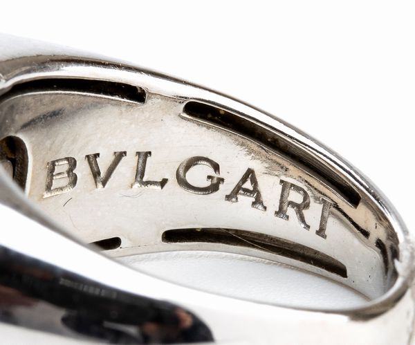 bulgari : Collezione PARENTESI: anello a fascia in oro e diamanti  - Asta Gioielli e Orologi - Associazione Nazionale - Case d'Asta italiane