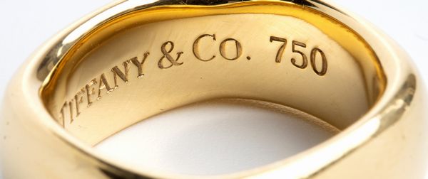 Tiffany & Co.® : Fedina in oro  - Asta Gioielli e Orologi - Associazione Nazionale - Case d'Asta italiane