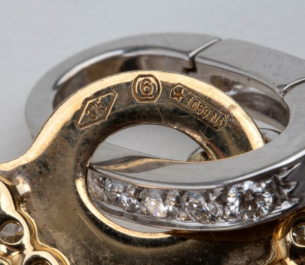 CHANTECLER : Collezione SUAMEM: pendente in oro con diamanti, turchese, rubino, smeraldo e zaffiro  - Asta Gioielli e Orologi - Associazione Nazionale - Case d'Asta italiane