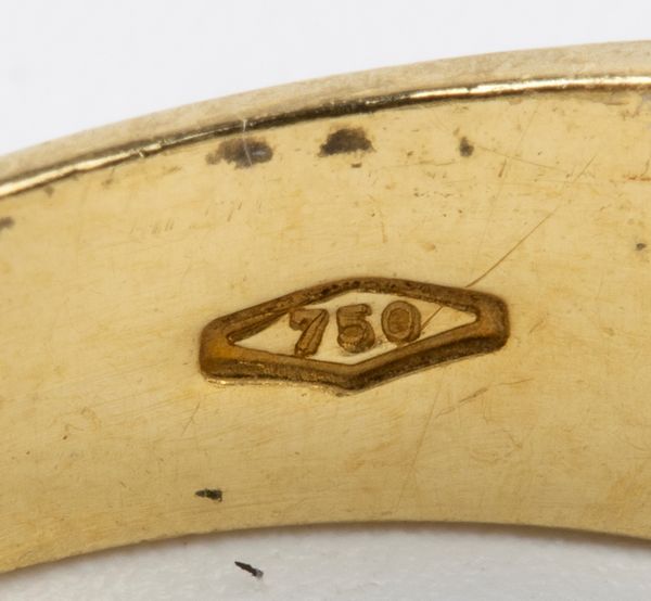 Demi parure composta da un paio di orecchini ed un anello in oro e diamanti  - Asta Gioielli e Orologi - Associazione Nazionale - Case d'Asta italiane