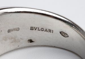 bulgari : Anello in platino con smeraldo e diamanti  - Asta Gioielli e Orologi - Associazione Nazionale - Case d'Asta italiane