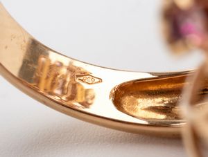 Anello in oro, ametiste tormaline e diamanti  - Asta Gioielli e Orologi - Associazione Nazionale - Case d'Asta italiane