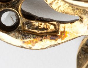 Spilla a forma di insetto in oro, argento, diamanti, perla ed acquamarina  - Asta Gioielli e Orologi - Associazione Nazionale - Case d'Asta italiane