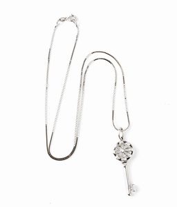 Tiffany & Co.® - Collezione TIFFANY KEYS: pendente Chiave Petal in oro e diamanti