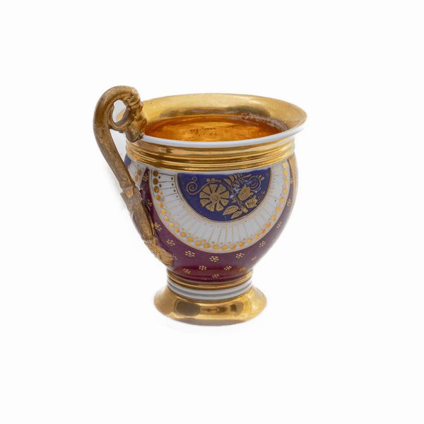 Tazza con piatto in porcellana policroma,  - Asta Smart Auction: arredi, dipinti, sculture, argenti e altro a prezzi vantaggiosi - Associazione Nazionale - Case d'Asta italiane