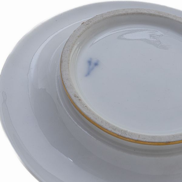 Tazza in porcellana policroma a tromba,  - Asta Smart Auction: arredi, dipinti, sculture, argenti e altro a prezzi vantaggiosi - Associazione Nazionale - Case d'Asta italiane