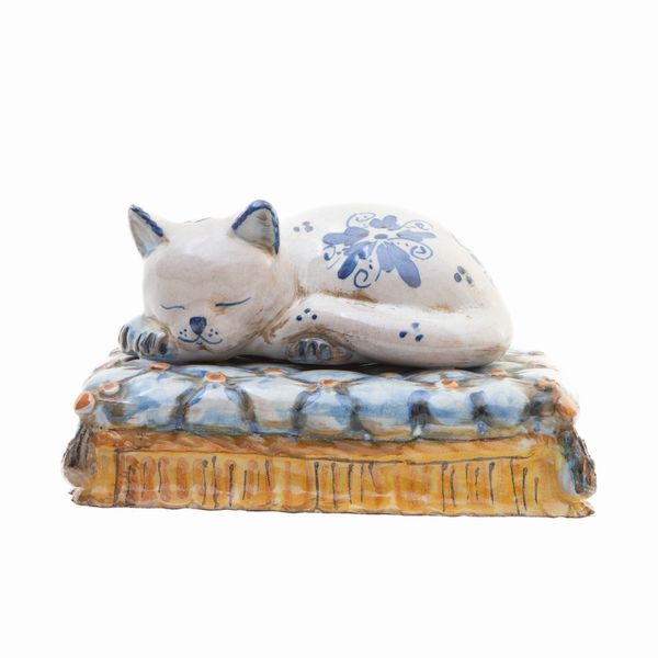 Scultura in ceramica a forma di gatto  - Asta Smart Auction: arredi, dipinti, sculture, argenti e altro a prezzi vantaggiosi - Associazione Nazionale - Case d'Asta italiane