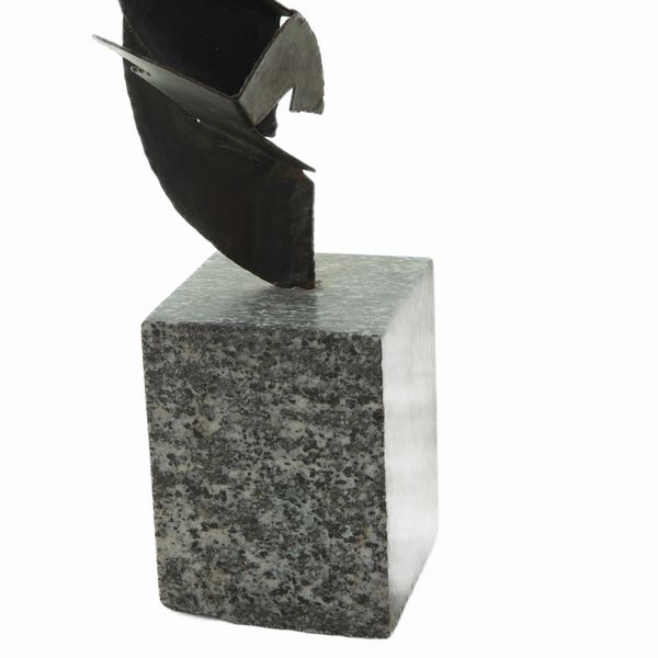 Scultura concettuale in ferro  - Asta Smart Auction: arredi, dipinti, sculture, argenti e altro a prezzi vantaggiosi - Associazione Nazionale - Case d'Asta italiane