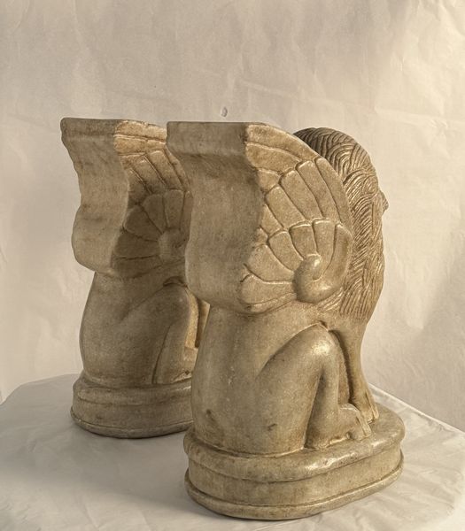 Coppia di sculture in marmo, XX secolo  - Asta Antiquariato - Associazione Nazionale - Case d'Asta italiane