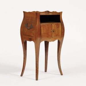 Comodino a due ante in legno. XIX secolo  - Asta Antiquariato - Associazione Nazionale - Case d'Asta italiane