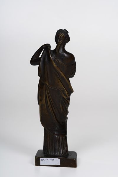 Figura femminile classica. Fonditore del XIX-XX secolo  - Asta Scultura - Associazione Nazionale - Case d'Asta italiane