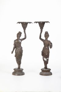 Coppia di candelieri a guisa di figure femminili. XIX-XX secolo  - Asta Scultura - Associazione Nazionale - Case d'Asta italiane