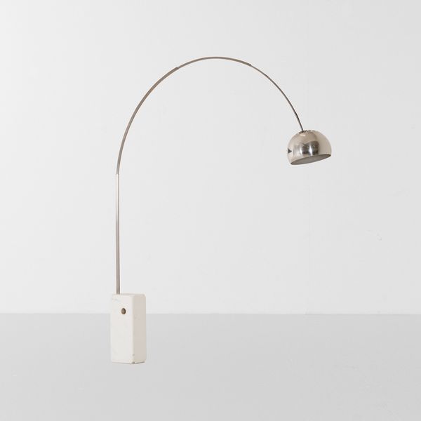 ACHILLE E PIERGIACOMO CASTIGLIONI : Lampada da terra mod. L'Arco  - Asta Design LAB - Associazione Nazionale - Case d'Asta italiane