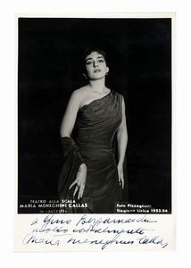 MARIA CALLAS - Ritratto fotografico con abiti di Alceste con dedica e firma autografa.