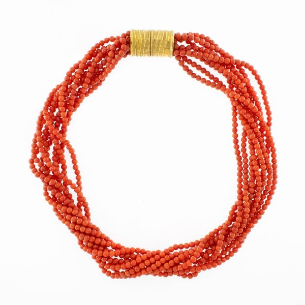 Collana torchon a nove fili di corallo rosso  - Asta Gioielli e Orologi Web Only - Associazione Nazionale - Case d'Asta italiane