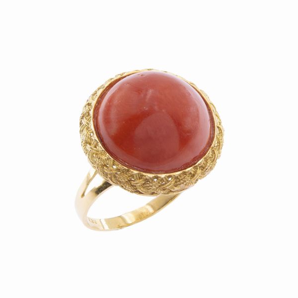 Anello in oro giallo 18kt e corallo rosso  - Asta Gioielli e Orologi Web Only - Associazione Nazionale - Case d'Asta italiane