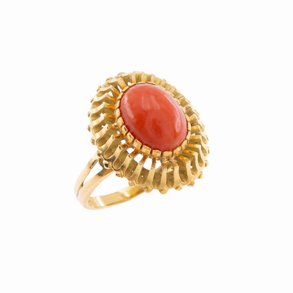 Anello in oro giallo 18kt e corallo rosso  - Asta Gioielli e Orologi Web Only - Associazione Nazionale - Case d'Asta italiane