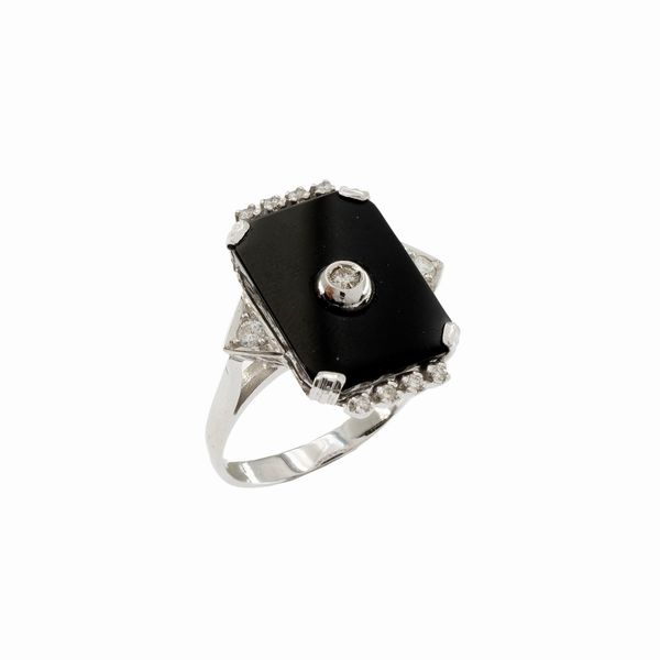 Anello in oro bianco 18kt onice nero e diamanti  - Asta Gioielli e Orologi Web Only - Associazione Nazionale - Case d'Asta italiane