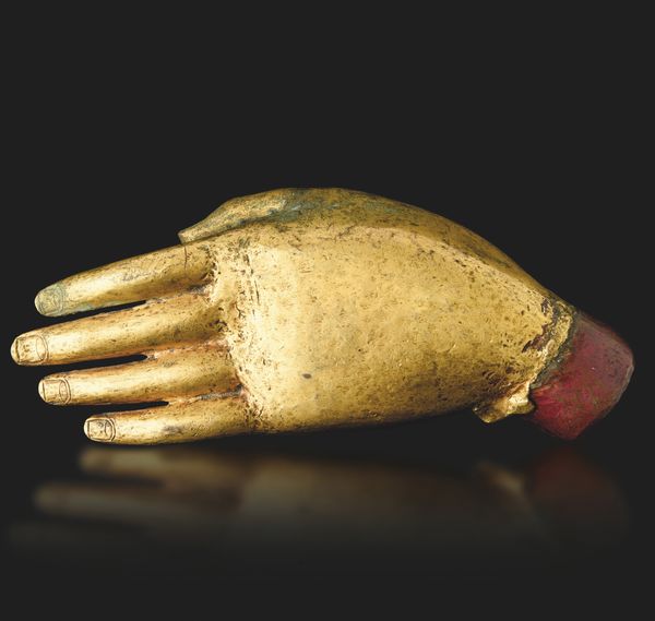 Mano in bronzo dorato, Tibet, Dinastia Qing, XVI-XVII secolo  - Asta Arte Orientale - Associazione Nazionale - Case d'Asta italiane