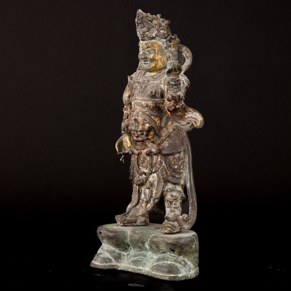 Figura di guardiano in bronzo, Cina, Dinastia Ming, XVI secolo  - Asta Arte Orientale - Associazione Nazionale - Case d'Asta italiane