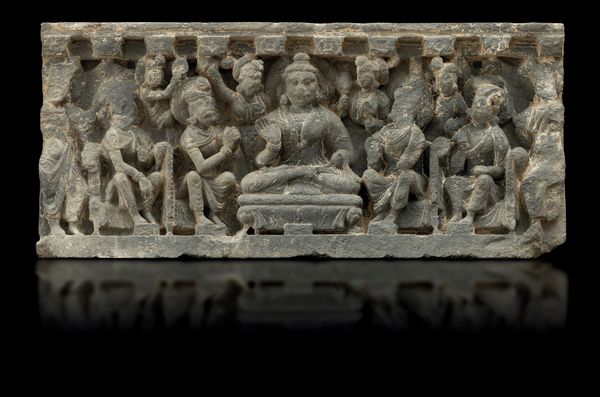 Rilievo scolpito in pietra con figura centrale di Buddha Sakyamuni e accoliti, Gandhara  - Asta Arte Orientale - Associazione Nazionale - Case d'Asta italiane