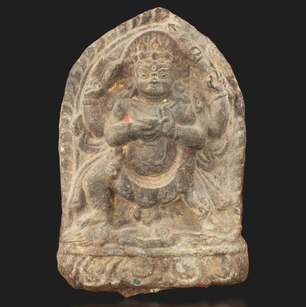 Stele scolpita in pietra con figura di Mahakala, Tibet, XV secolo  - Asta Arte Orientale - Associazione Nazionale - Case d'Asta italiane