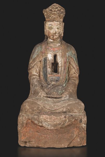 Rara e grande e rara figura di Guanyin incoronata seduta in pietra, Cina, Dinastia Song, X-XIII secolo  - Asta Arte Orientale - Associazione Nazionale - Case d'Asta italiane