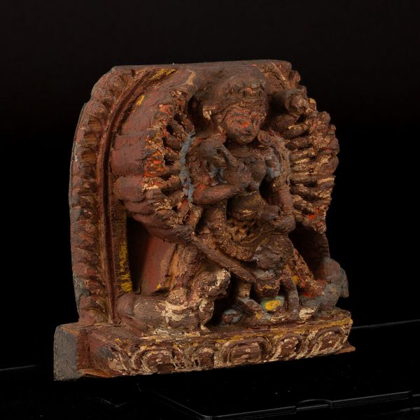 Rilievo scolpito in legno con tracce di policromia raffigurante Mahishasuramardini, Nepal, XVIII secolo  - Asta Arte Orientale - Associazione Nazionale - Case d'Asta italiane