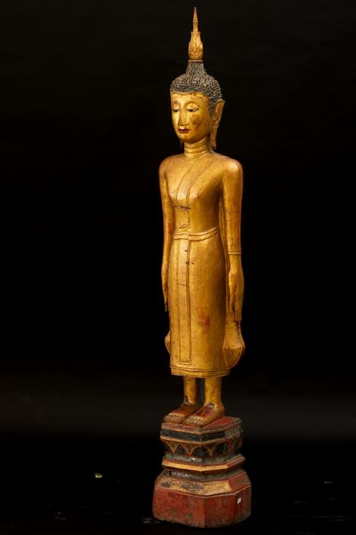 Figura di buddha stante in legno, Thailandia, XIX secolo, Regno di Rattanakosin/del Siam (1782-1932)  - Asta Arte Orientale - Associazione Nazionale - Case d'Asta italiane