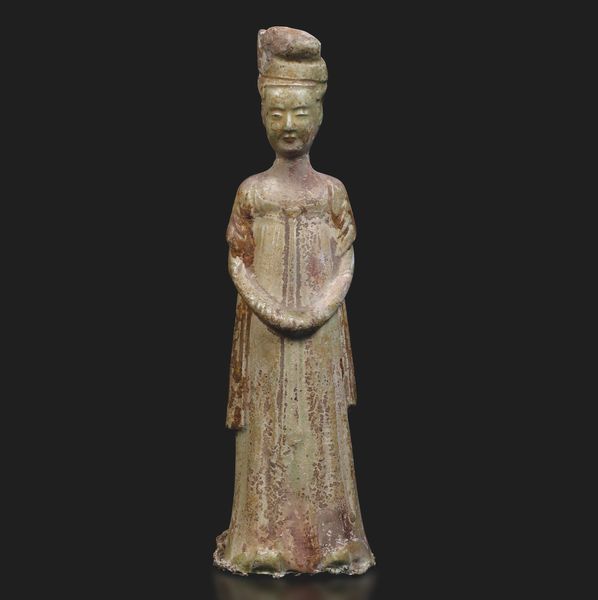 Figura di donna in terracotta smaltata, Cina, Dinastia Tang (618-906)  - Asta Arte Orientale - Associazione Nazionale - Case d'Asta italiane