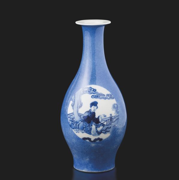 Vaso in porcellana blu con scene di vita quotidiana entro riserve, Cina, XIX secolo  - Asta Arte Orientale - Associazione Nazionale - Case d'Asta italiane