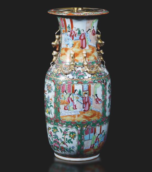 Vaso in porcellana policroma Famiglia rosa con scene di vita comune entro riserve con anse sagomate, trasformato in lampada, Canton, Cina, XIX secolo  - Asta Arte Orientale - Associazione Nazionale - Case d'Asta italiane