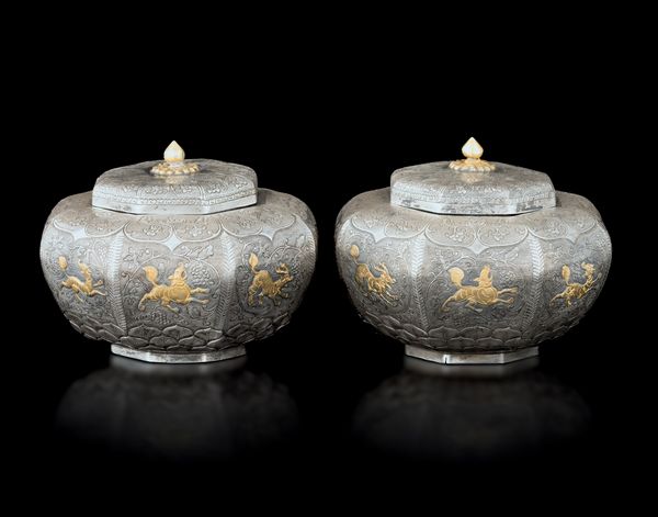 Coppia di ciotole in argento inciso e decorato, Tibet, XIX secolo  - Asta Arte Orientale - Associazione Nazionale - Case d'Asta italiane