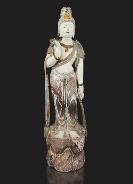 Figura di Guayin scolpita in legno con tracce di policromia, Cina, XVIII secolo  - Asta Arte Orientale - Associazione Nazionale - Case d'Asta italiane