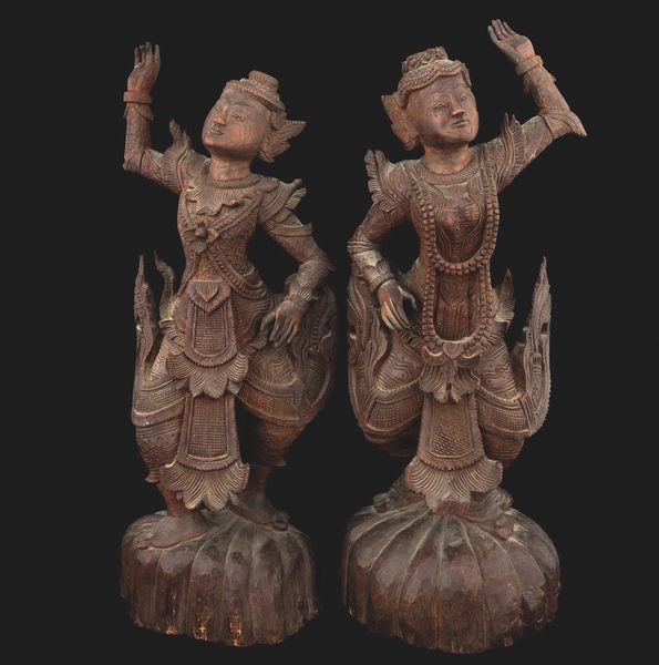 Coppia di figure di divinit in legno, Thailandia, Regno di Rattanakosin/ del Siam (1782-1932), XIX secolo  - Asta Arte Orientale - Associazione Nazionale - Case d'Asta italiane