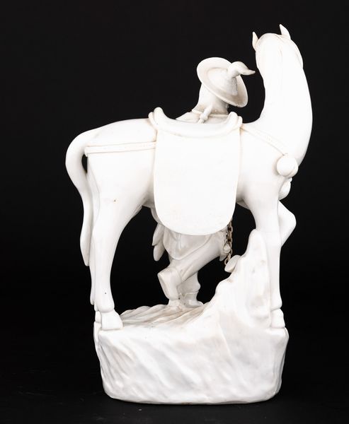 Gruppo in porcellana Blanc de Chine raffigurante uomo e cavallo con catena, Cina, Dinastia Qing, epoca Daoguang, fine XIX secolo  - Asta Arte Orientale - Associazione Nazionale - Case d'Asta italiane