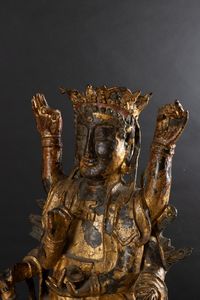 Grande e importante figura di Mahamayuri, dodicesimo anno del periodo di Kangxi in bronzo dorato con iscrizioni, Cina, Dinastia Qing, epoca Kangxi (1662-1722)  - Asta Arte Orientale - Associazione Nazionale - Case d'Asta italiane