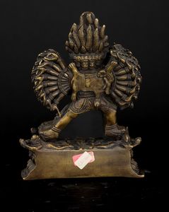 Figura di Yamantaka Vajra in bronzo su doppio fiore di loto, Tibet, XVIII - XIX secolo  - Asta Arte Orientale - Associazione Nazionale - Case d'Asta italiane