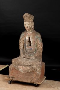 Rara e grande e rara figura di Guanyin incoronata seduta in pietra, Cina, Dinastia Song, X-XIII secolo  - Asta Arte Orientale - Associazione Nazionale - Case d'Asta italiane