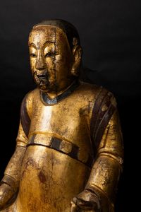 Importante e grande figura di dignitario in legno dorato, Cina, Dinastia Qing, epoca Kangxi (1662-1722)  - Asta Arte Orientale - Associazione Nazionale - Case d'Asta italiane