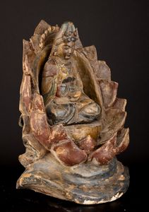 Scultura di Sakyamuni in legno scolpito e dipinto su base fiore di loto, Cina, XVIII secolo  - Asta Arte Orientale - Associazione Nazionale - Case d'Asta italiane