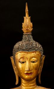 Figura di buddha stante in legno, Thailandia, XIX secolo, Regno di Rattanakosin/del Siam (1782-1932)  - Asta Arte Orientale - Associazione Nazionale - Case d'Asta italiane