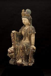 Grande figura di Quanin incoronato scolpito in legno laccato, Cina, Dinastia Ming, XVII secolo  - Asta Arte Orientale - Associazione Nazionale - Case d'Asta italiane