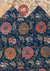 Coppia di cortine in seta con decori floreali, Cina, XVIII secolo  - Asta Arte Orientale - Associazione Nazionale - Case d'Asta italiane