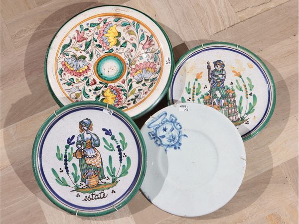 Quattro piatti decorativi in ceramica  - Asta Una casa fiorentina - Associazione Nazionale - Case d'Asta italiane